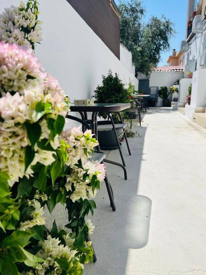 Cozy And Traditional - Ec Studios Larnaca Exterior photo