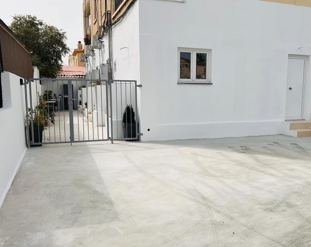 Cozy And Traditional - Ec Studios Larnaca Exterior photo