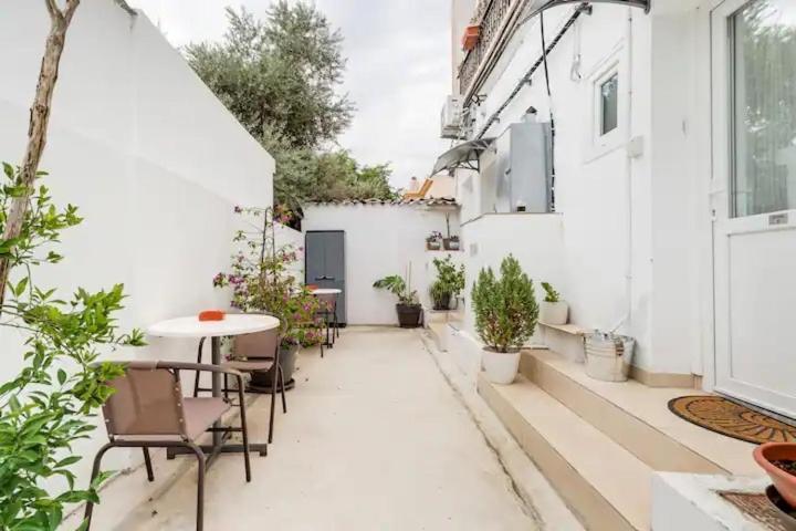 Cozy And Traditional - Ec Studios Larnaca Exterior photo